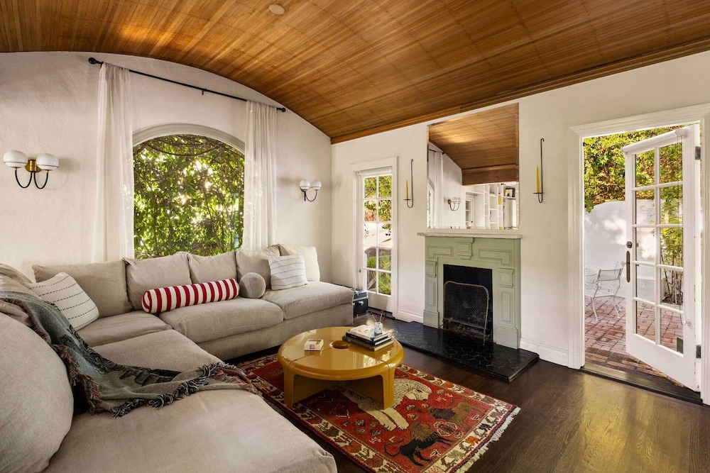 Hollywood Hideaway by Boutique