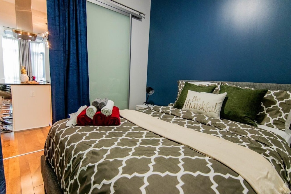 Designer Luxury 3 Bedroom Townhouse - Image 4