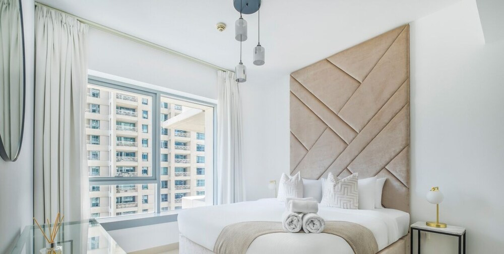 LUX  The Fountain View Suite