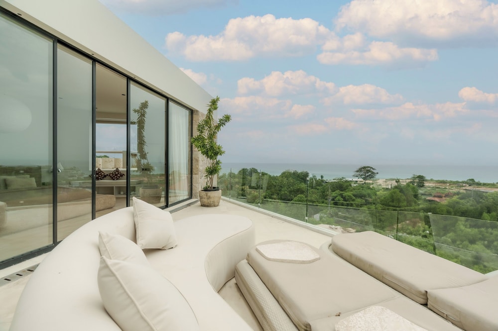 Lux Retreat 4BR Ocean Villa in Uluwatu