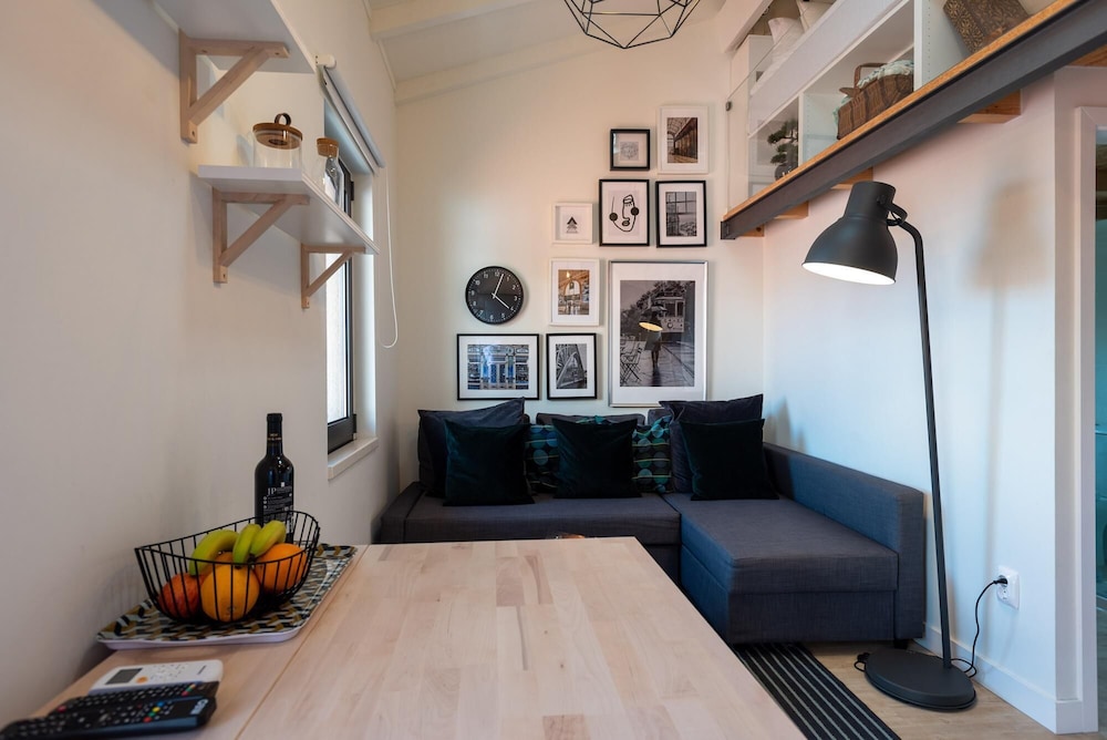 Mezzanine Stylish Apartment U