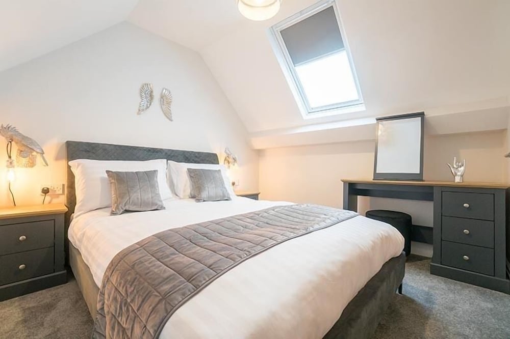 The Queens Arms Apartments view 5