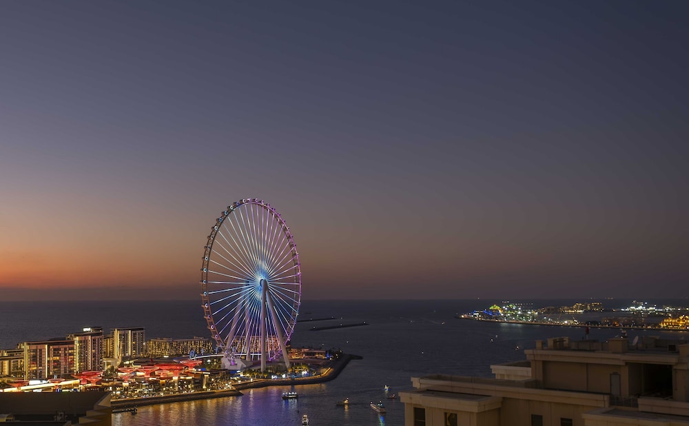 LUX The Dubai Eye Sea View Suite