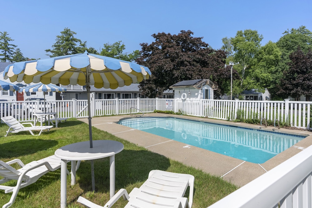 The Beaches Guest Rooms and Cottages