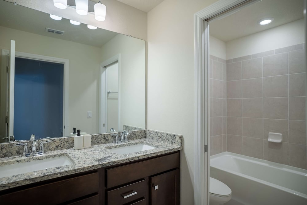 Fun and Relax 10 Bed Home Pool Themed Rooms