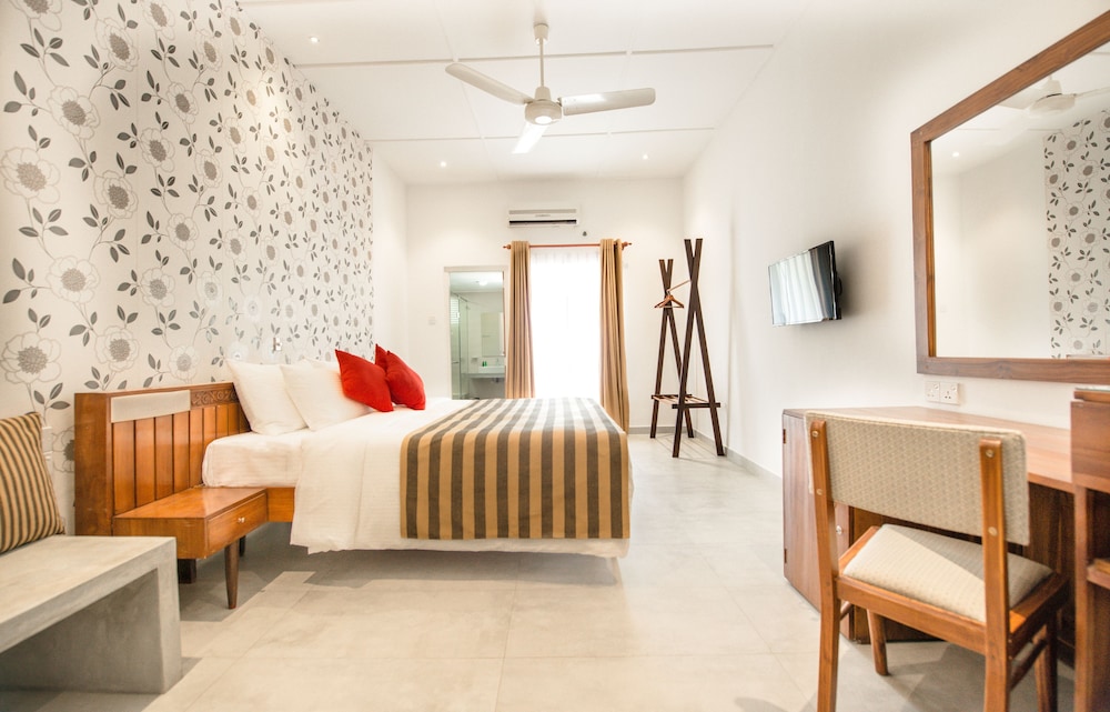 Bungalow On 53 view 5
