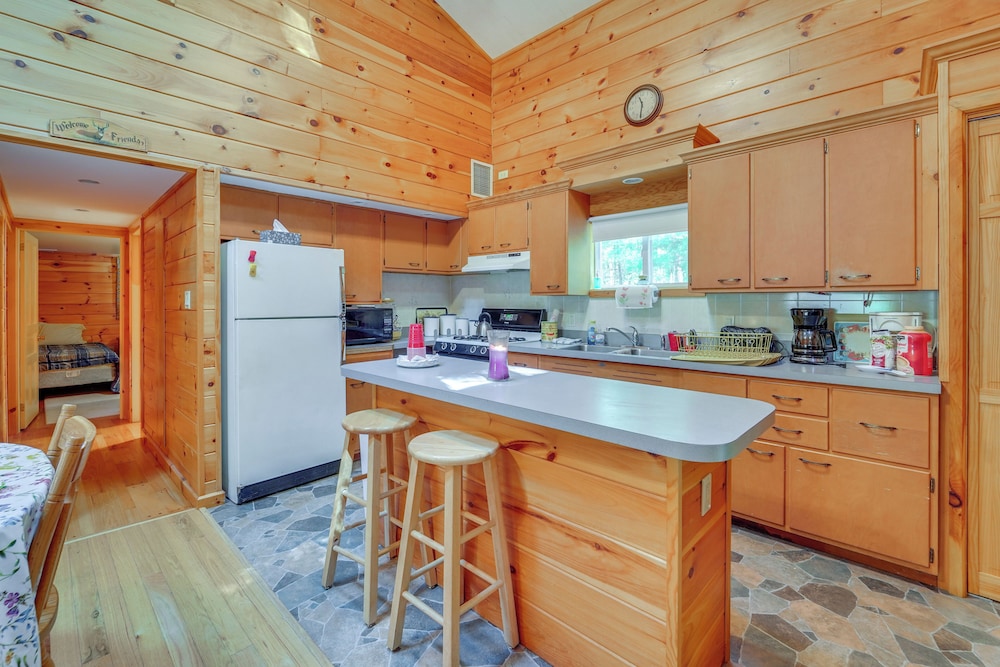 Cabin Comfort Near Psu! Fire Pit & On-site Trails