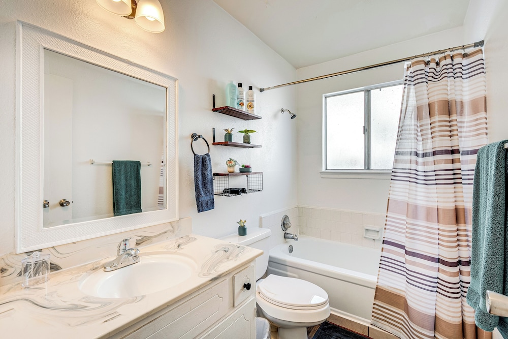 Updated Home in Suburbs - 10 Mi to Dtwn Stockton!