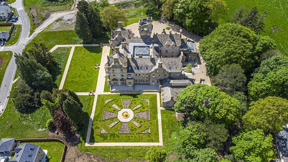 The Theobold Suite Stone Cross Mansion