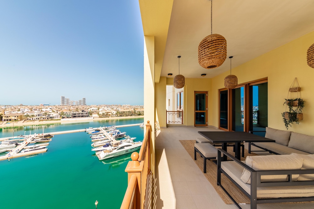 Maison Privee - Exclusive Apt with Seafront Views over Palm Jumeirah