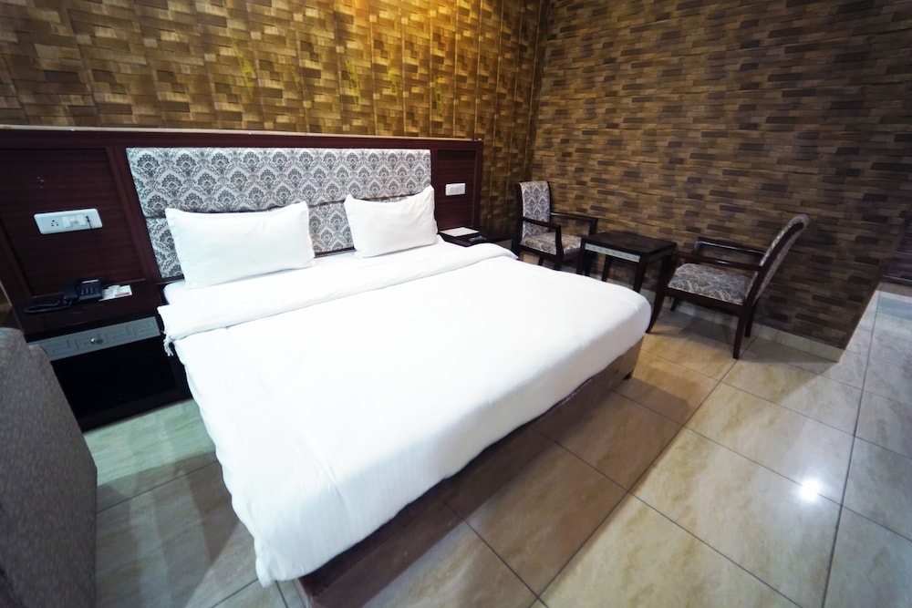 HOTEL INDER PARADISE