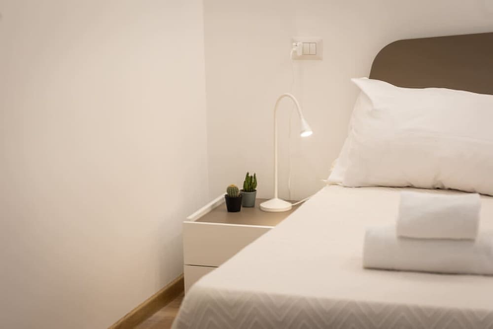 Colosseum Holidays - Three-bedroom Apartment
