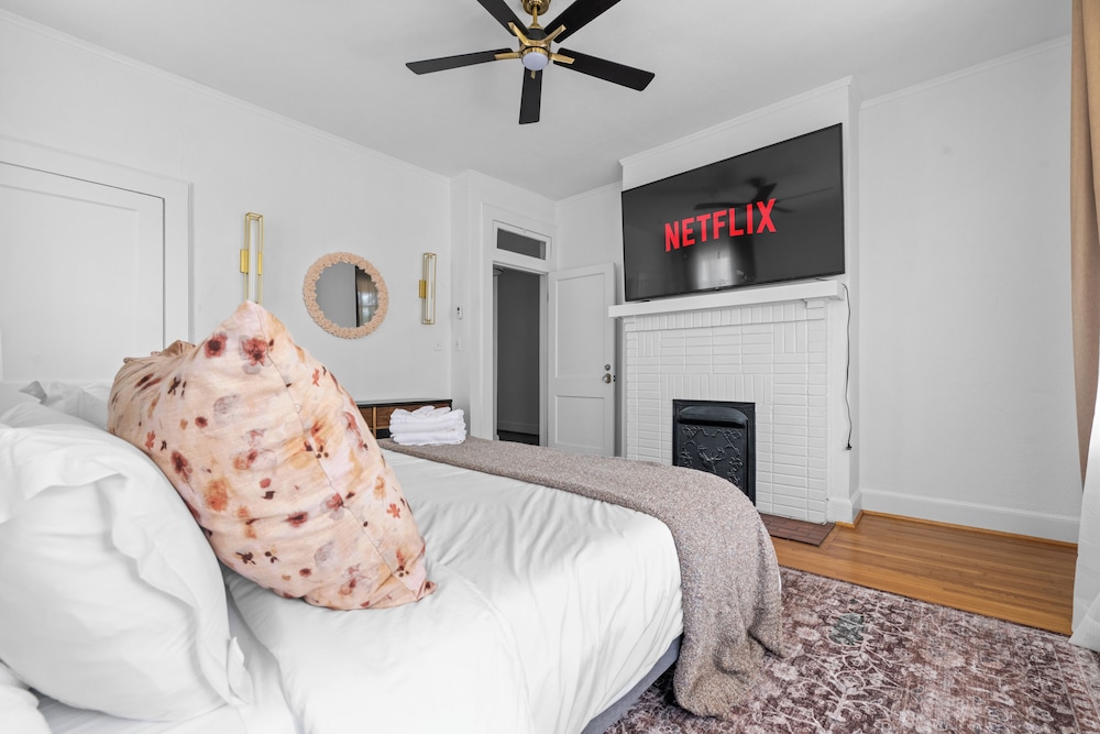 Stylish 3BR Retreat w Porch and garden