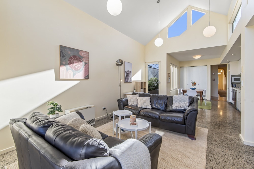Gorgeous 2-bed Victorian Home in Artsy