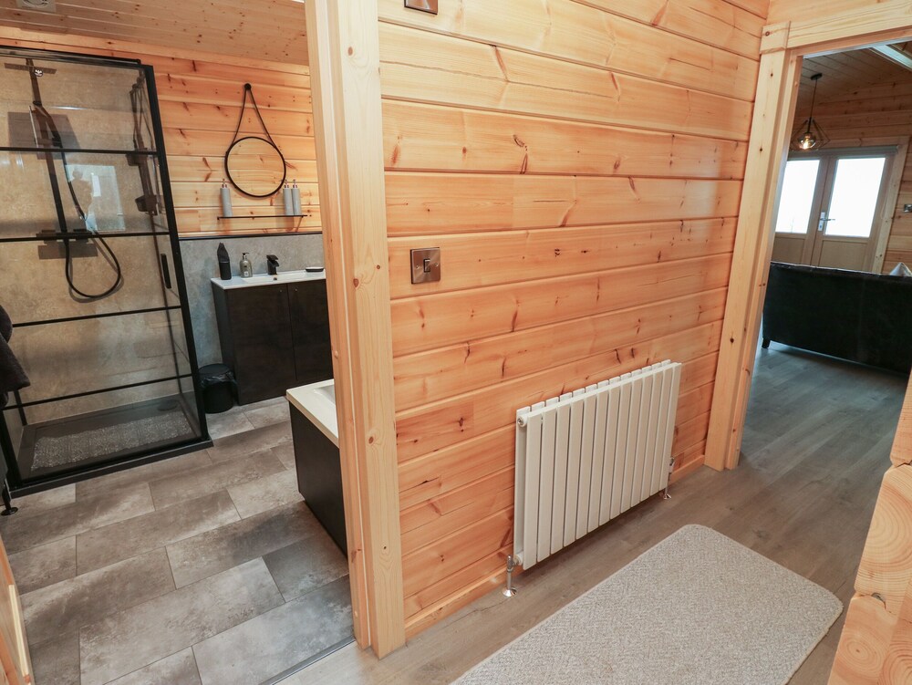 Height End Farm Log Cabin