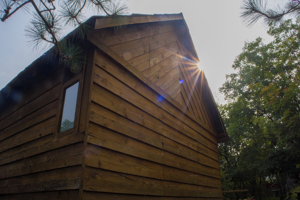 Alaya Stays Suro Woodcrest Chalet