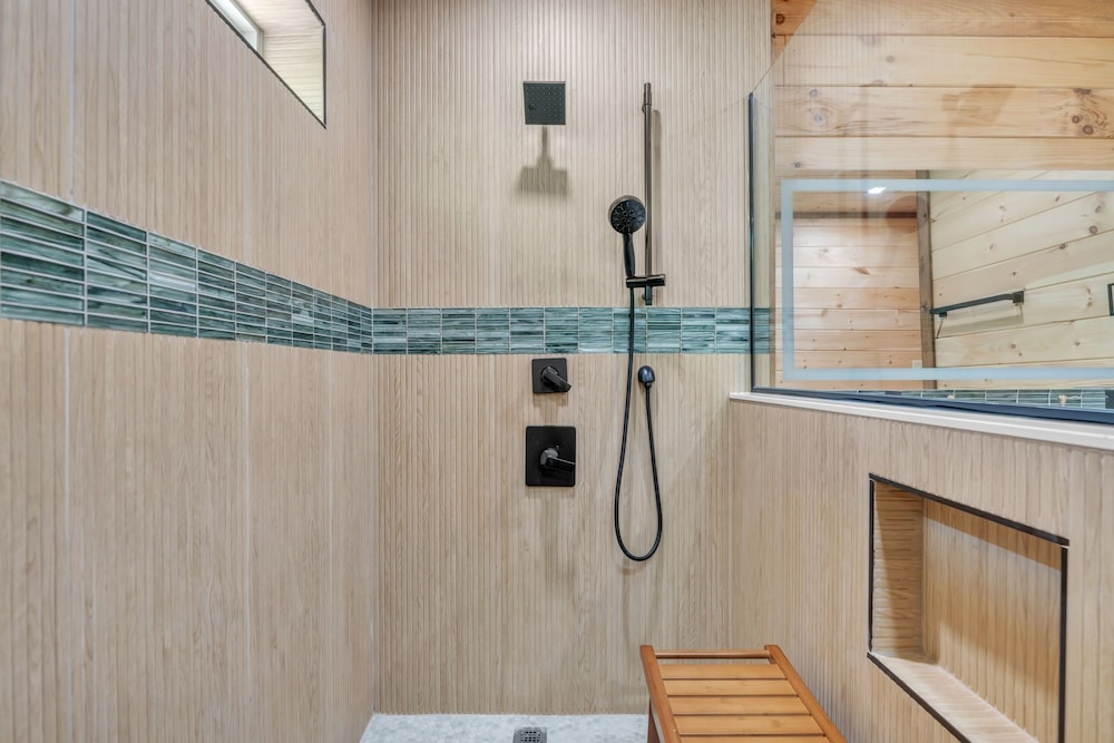 Er62 - Smoky Splash Getaway 3 Bedroom Cabin