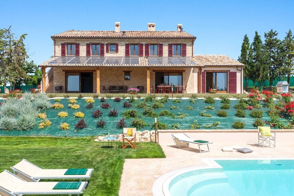 I Gelsi 12 2 by Marche Holiday Villas