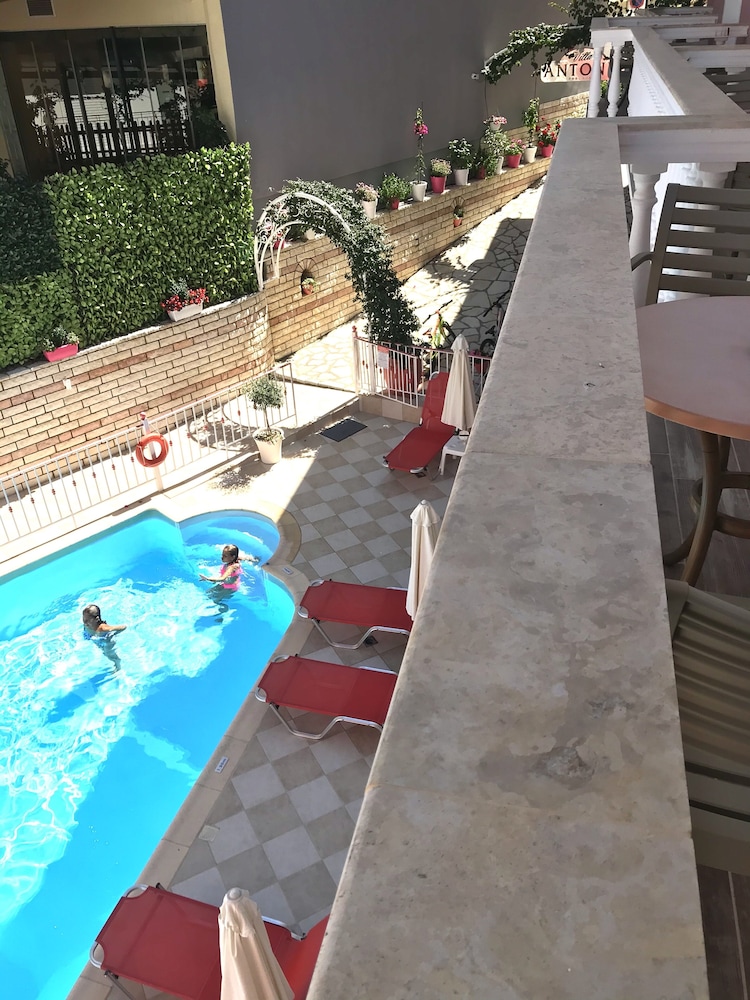 Villa Antonis