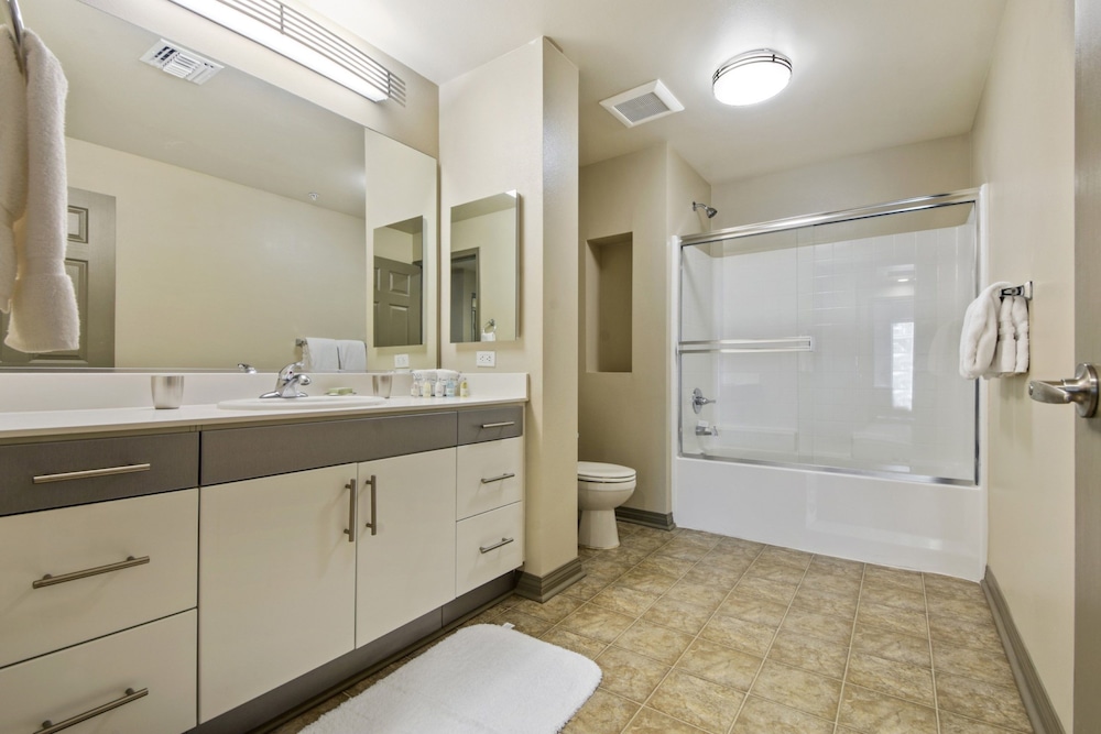 Global Luxury Suites at Marina Del Rey