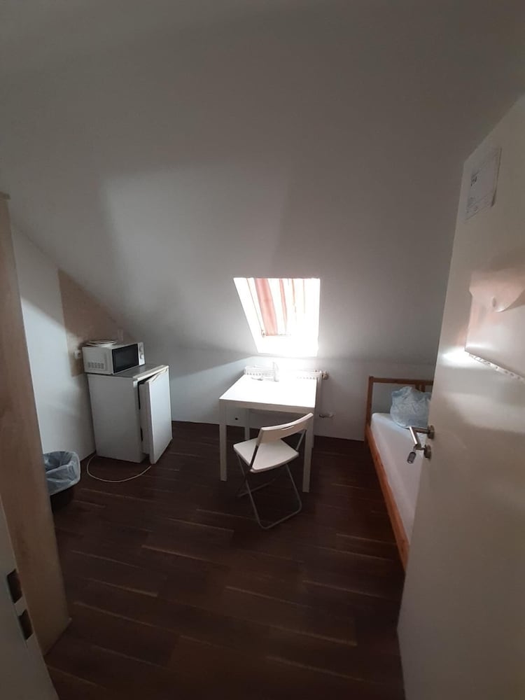 2-Rent Group Hostel Rooms&Apartments EVE168