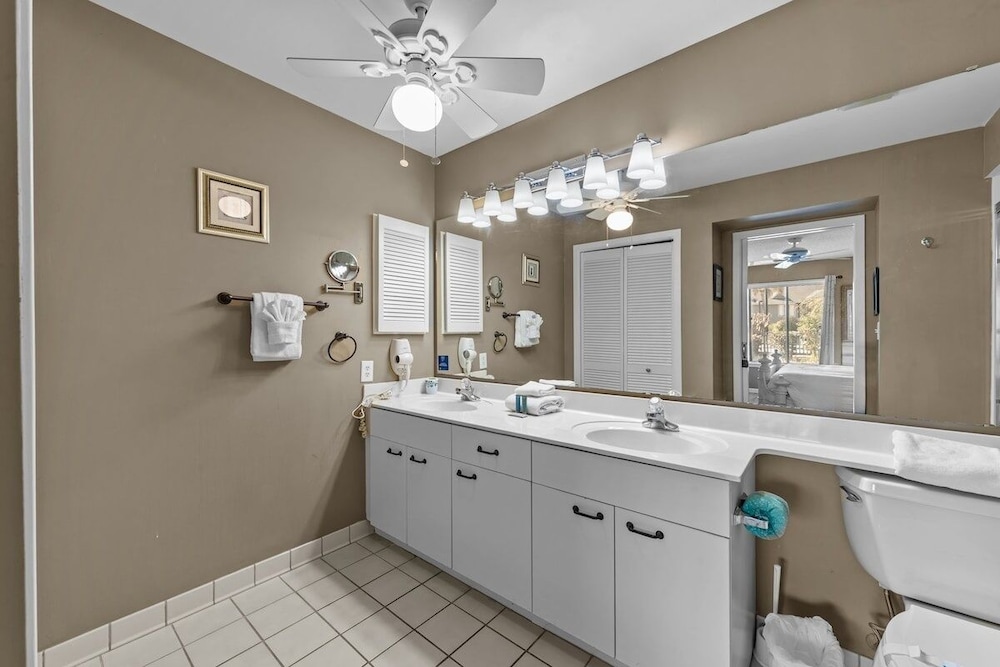 Windsor Court 11c 2 Bedroom Condo