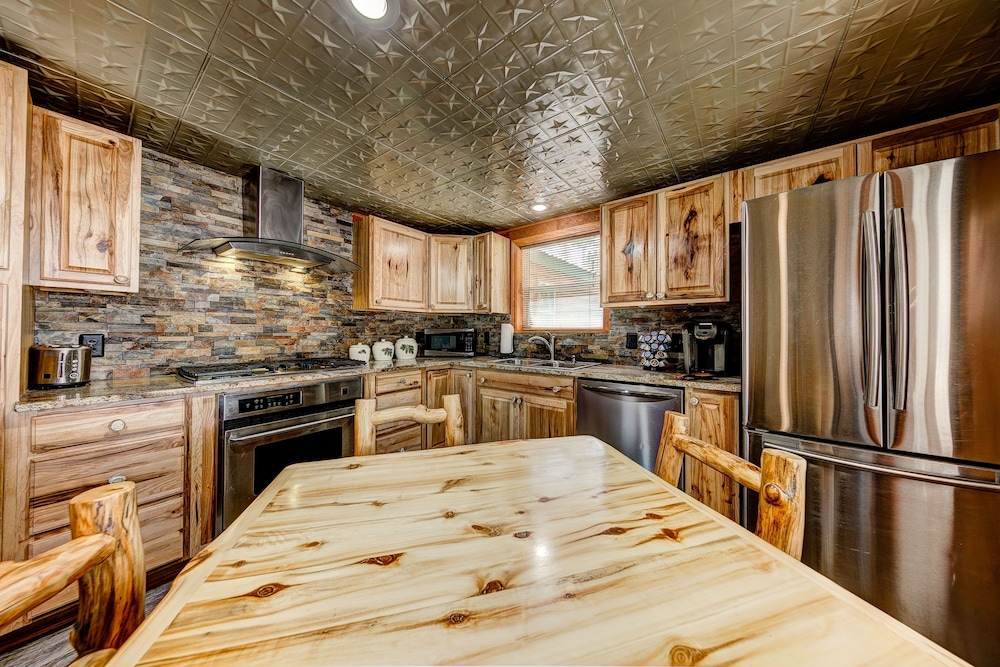 Longs Peak Cabin - Monthly Long-term Vacation Rental 30 Days -- Estes Park 3 Bedroom Cabin by RedAwning - Property Image 33