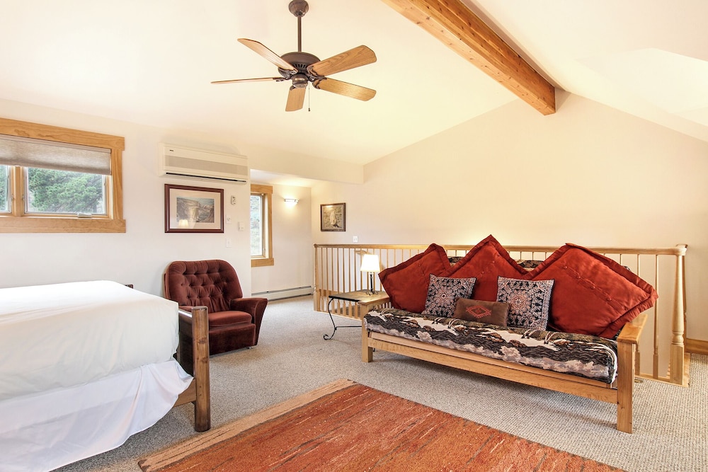 Estes Park Vacation Lodging