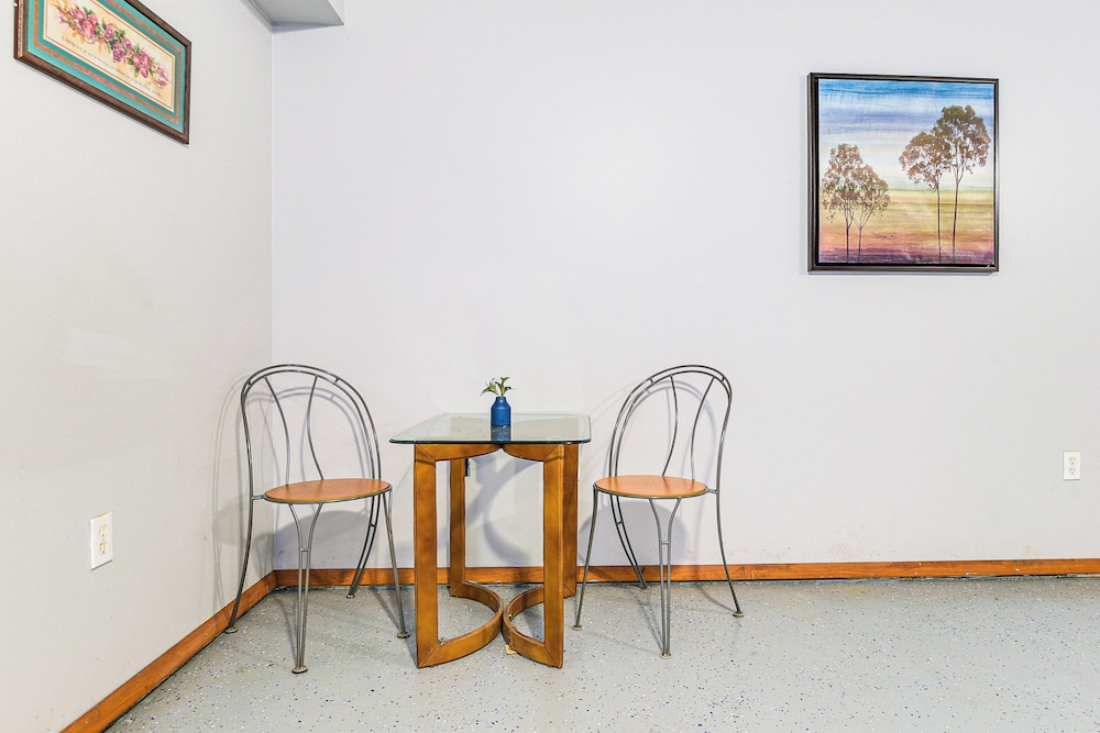 11 Mi to Dtwn Aberdeen: Spacious Townhome!