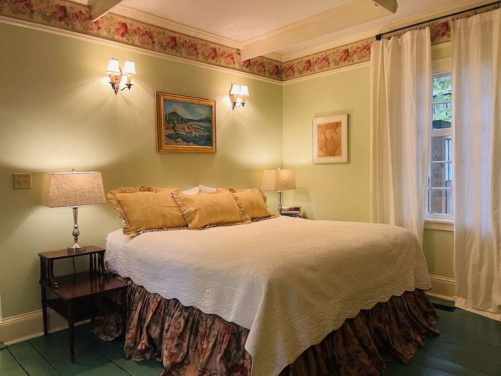 Columbus Vacations - Rothschild-Pound House Inn - Property Image 48