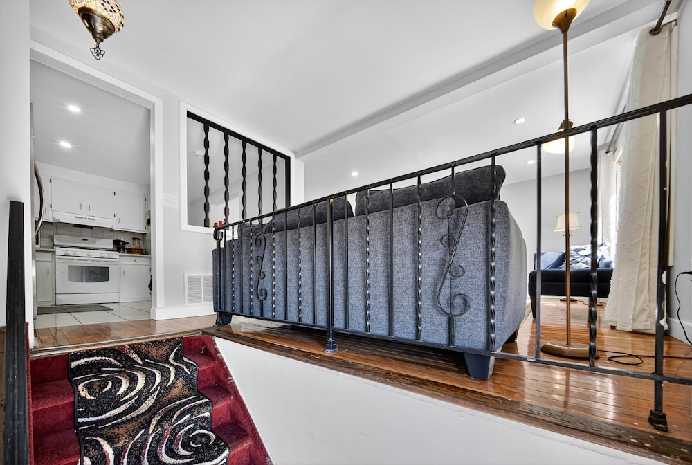 Stylish Downtown Retreat Steps To Nyc 3 Bedroom Duplex