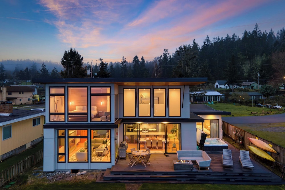 Chic Whidbey Island Waterfront Home w/ Hot Tub, Firepits + Views