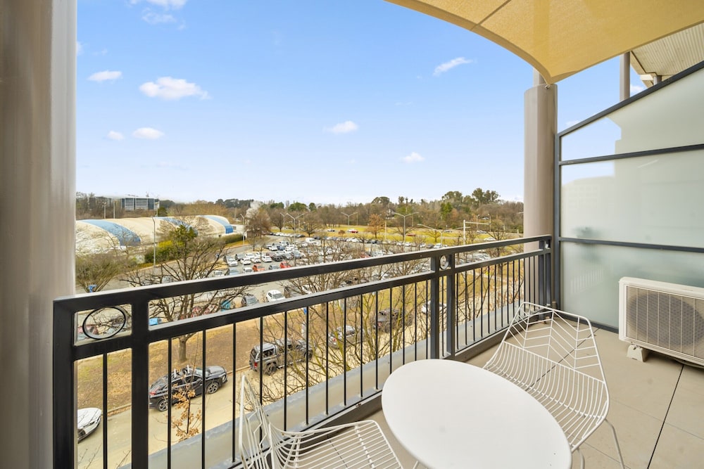 Loft-style CBD 1-bed With Rooftop Terrace & BBQ