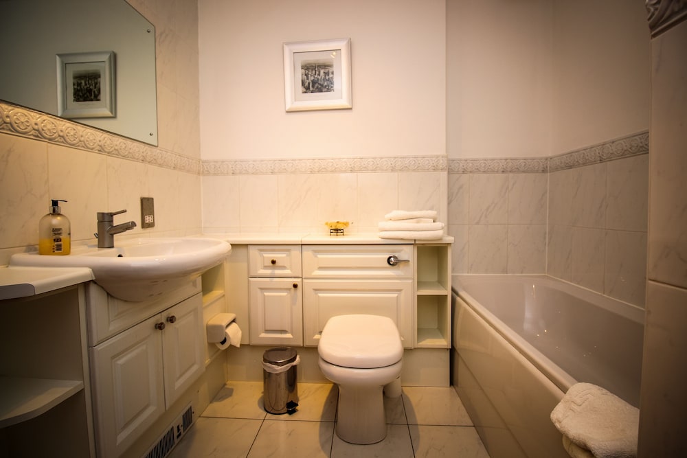 Turnberry Apartments