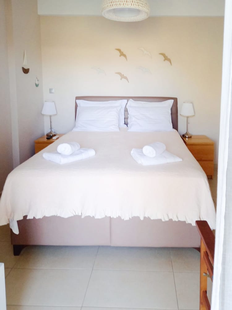Elegant Maisonette Garden near Beach view 4