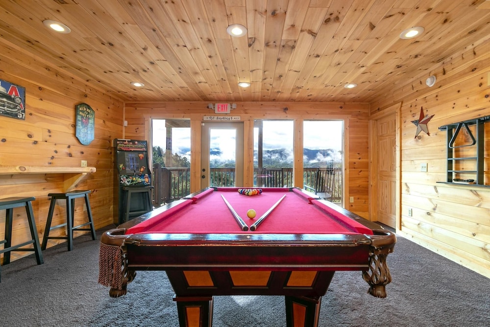 A Mountain Paradise - 3 Bedrooms, 3 Baths, Sleeps 8 Cabin by RedAwning