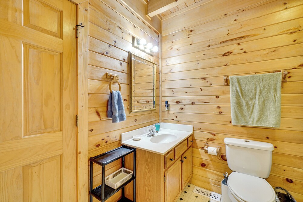 Walk to Douglas Lake: Cabin w/ Private Hot Tub!