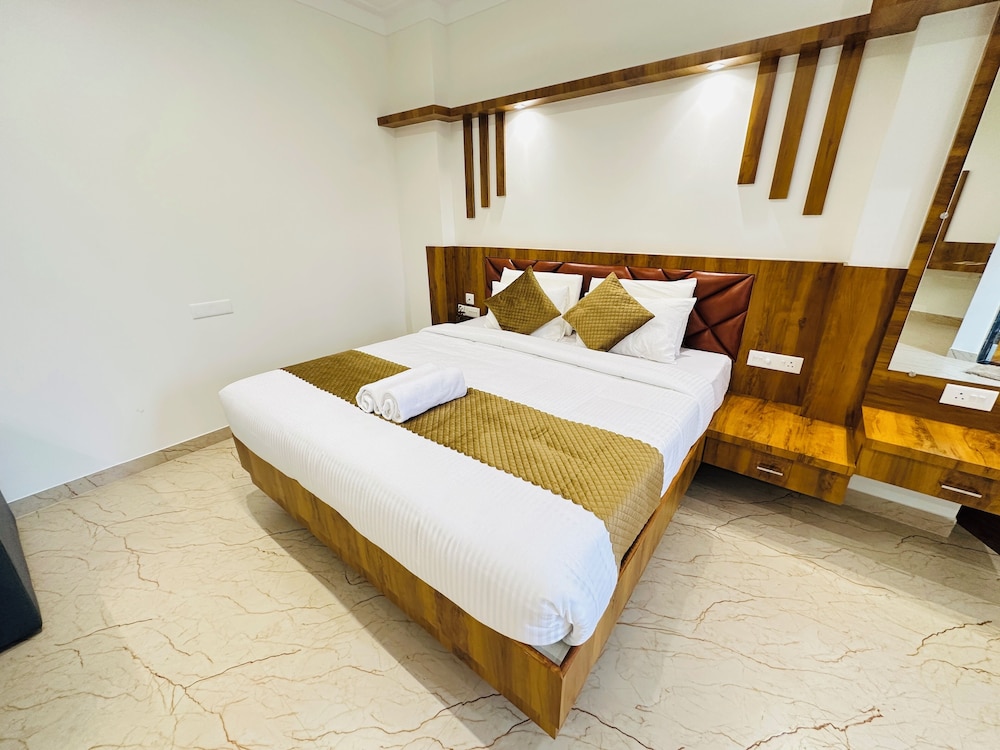 Shambhavi Hotel & Convention Centre