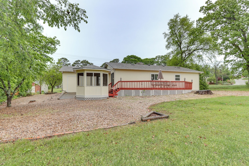 Holiday Island Family Home on 13th Green!