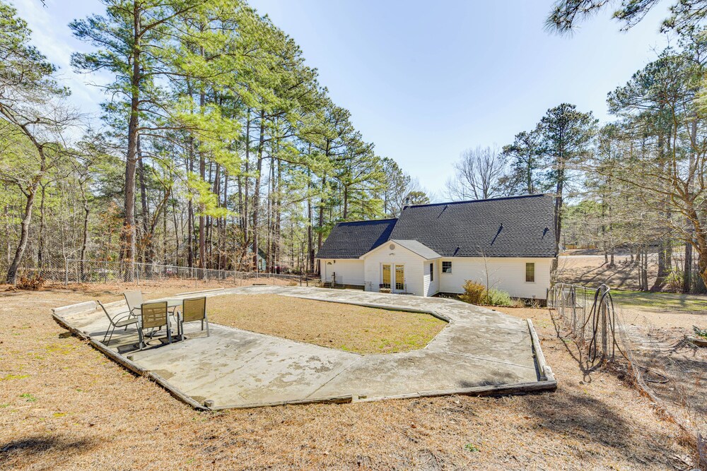 Cozy Couple's Getaway w/ Private Yard in Cameron