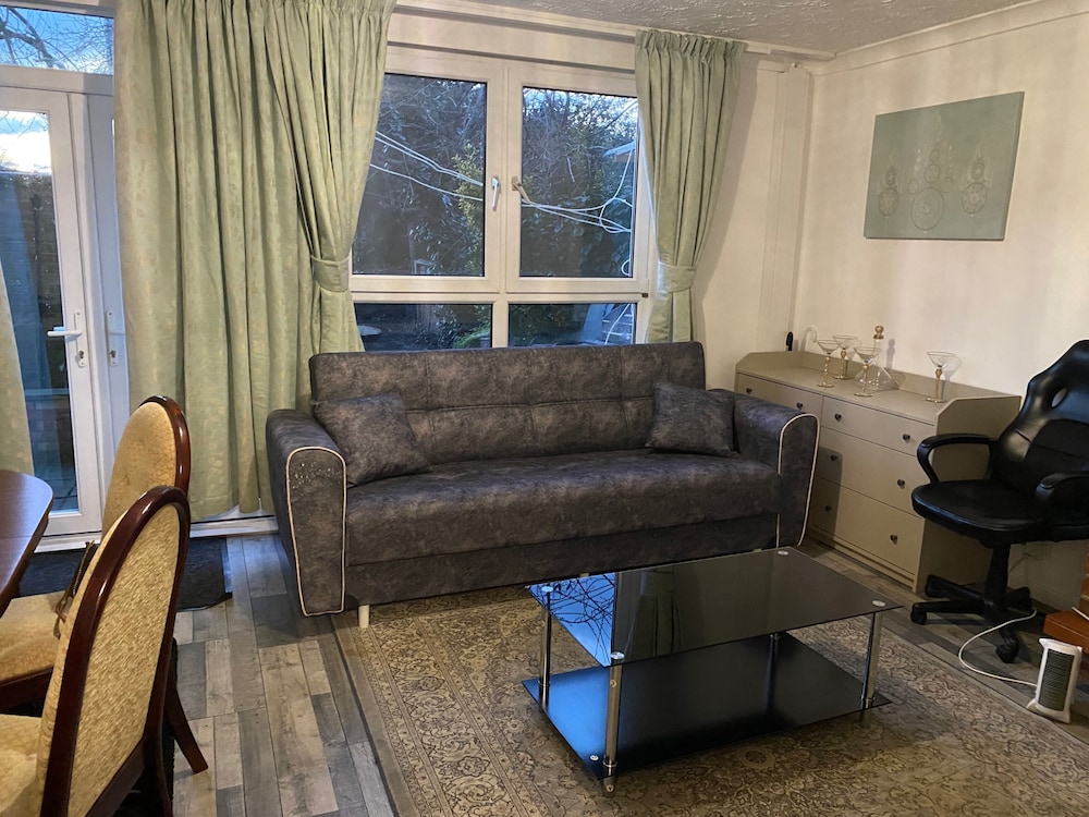 London Charm - 3 Bedroom House Near Canary Wharf