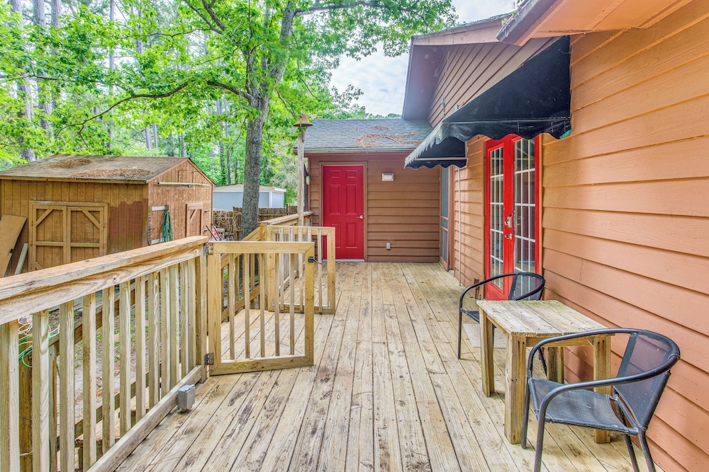 Home Office, Deck + Shared Pool: Little River Home