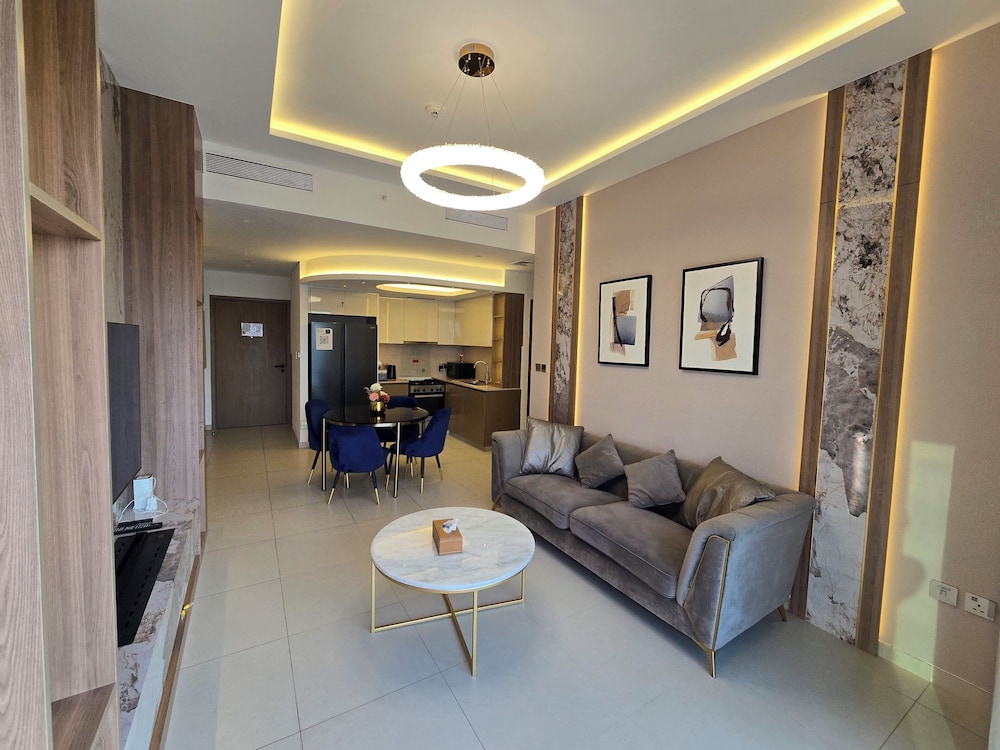 Royale Highend Burj and Fountain View