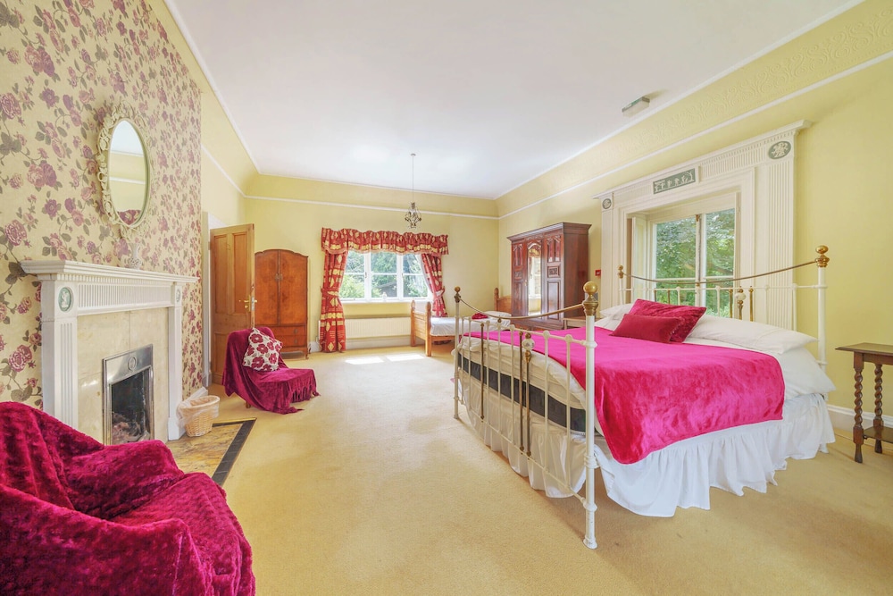 Brookside Manor House