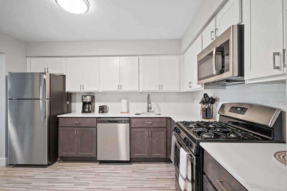 2-bedroom Spacious Stay