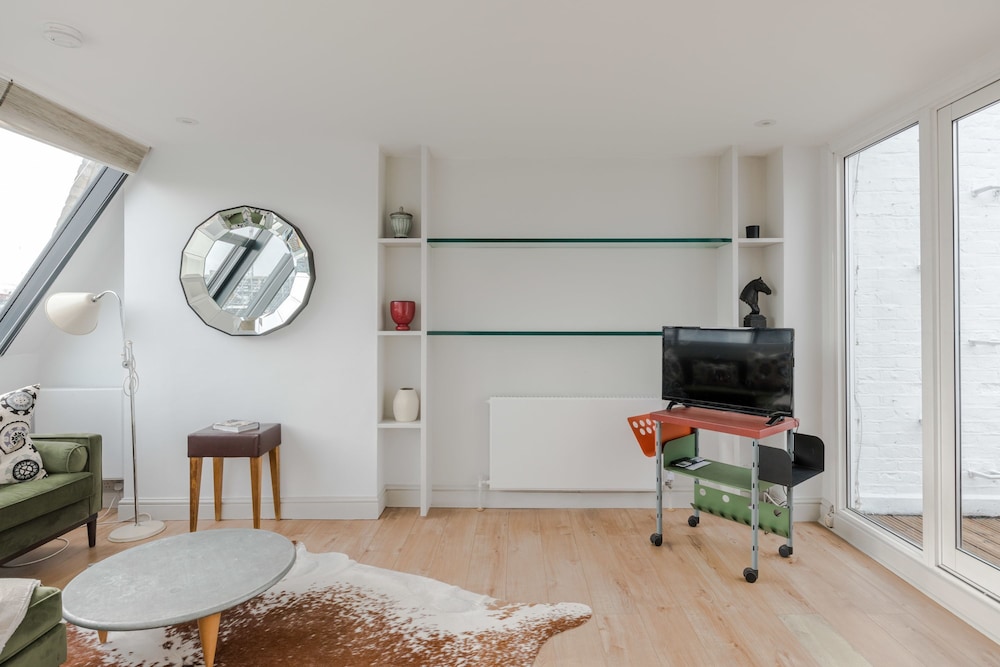 Light-filled Primrose Hill Rooftop Retreat