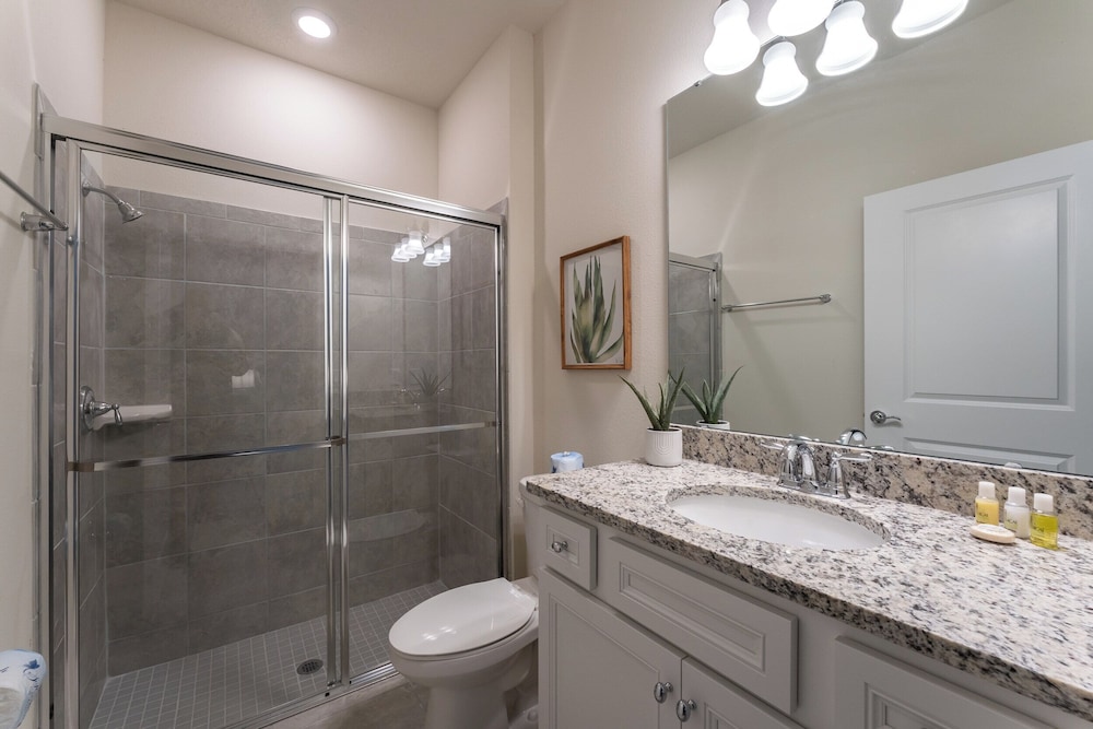 Amazing 8BR Villa by Disney Pool Theater