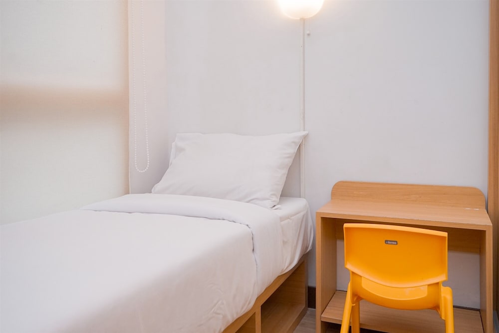 Cozy Living 1Br Apartment With Extra Room At Scientia Residence