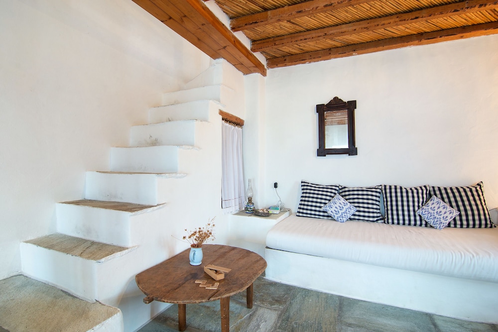 Serifos Houses Hora