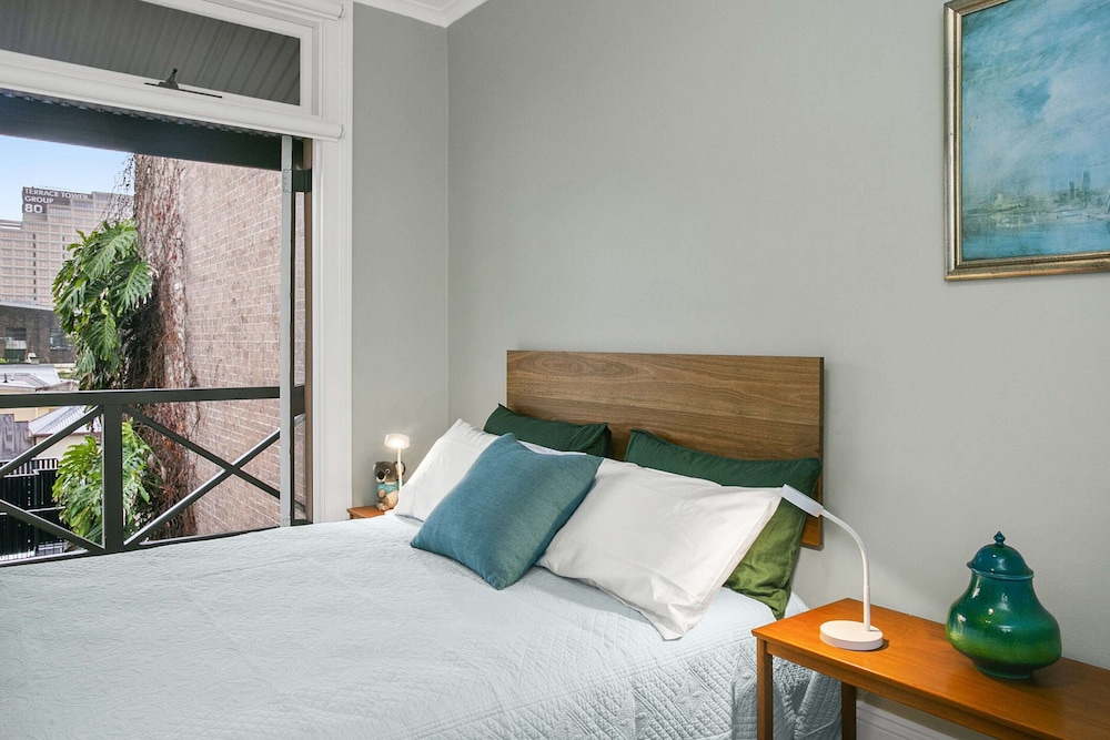 Family Terrace Home Close to Oxford Street